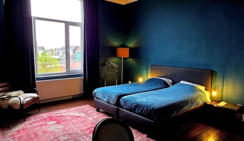 Room, Garden View