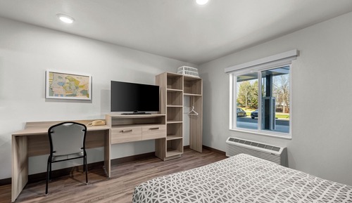 Suite, 1 Queen Bed, Accessible Bathtub, Non Smoking