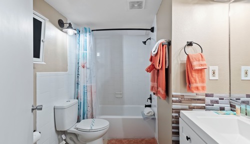 Standard Studio, 1 King Bed, Partial Ocean View
