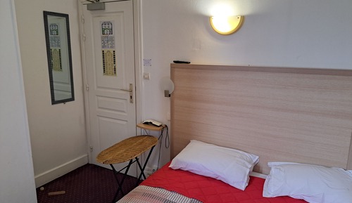Room, Garden View