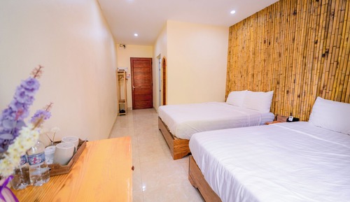 Standard Quadruple Room, Pool Access, Mountain View