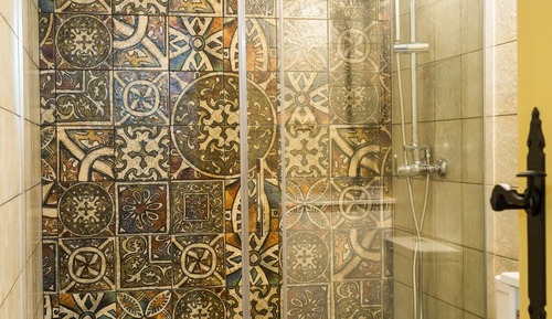 Standard Triple Room, Ensuite (interior)