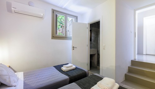 Deluxe Suite, 2 Bedrooms, Housekeeping, Beach View