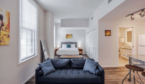 Deluxe Studio, 1 Queen Bed, Non Smoking