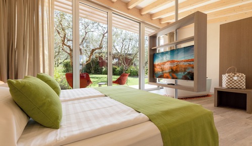 Luxury Suite, Lake View
