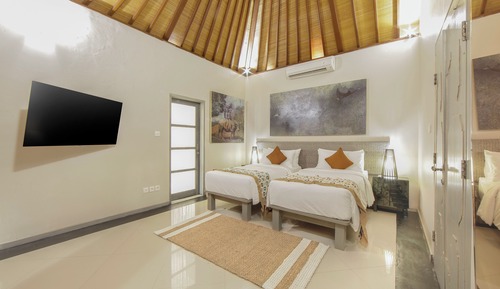 Villa, 2 Bedrooms, Balcony, Pool View
