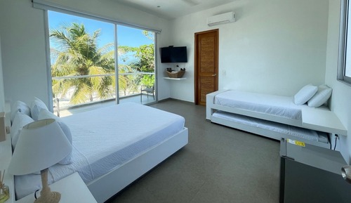 Deluxe Room (201)
