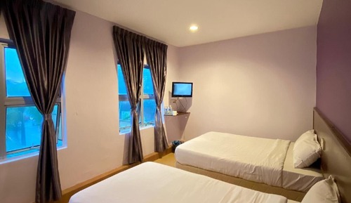 Deluxe Triple Room, City View