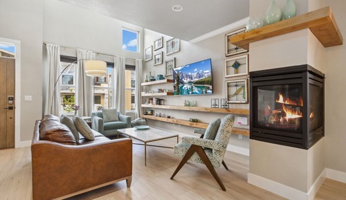 House, Multiple Beds, Patio, Mountain View (381 Osiander Street)