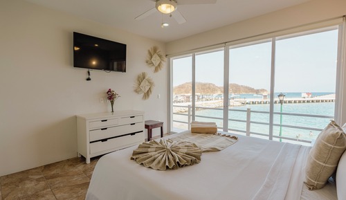 Suite, 1 King Bed, Ocean View