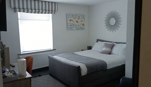 Family Room, Hill View