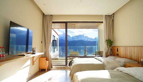Economy Triple Room, Hill View