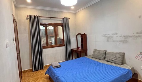 Basic Room, 1 King Bed