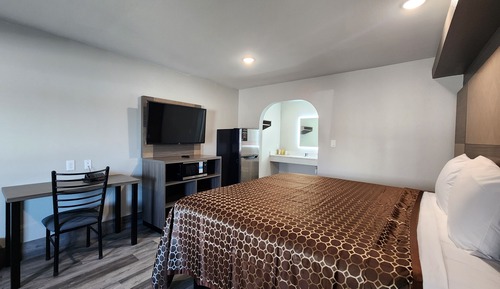 Standard Room, 1 King Bed, Smoking, Refrigerator & Microwave