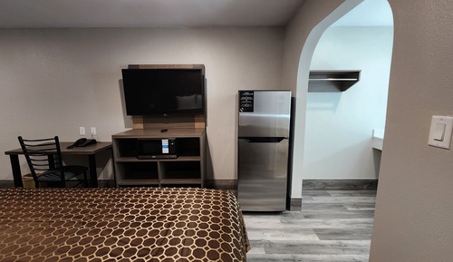 Standard Room, 1 King Bed, Roll-in Shower, Refrigerator & Microwave