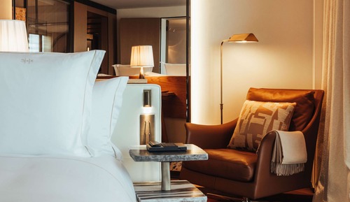 Signature Suite, 1 King Bed, Air conditioning