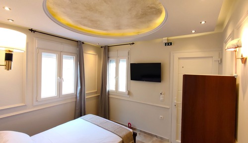 Deluxe Suite