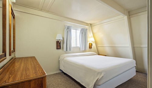 Deluxe Suite, 2 Bedrooms, Pool View