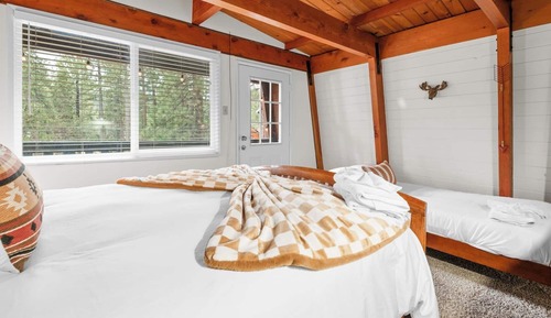 Signature Cabin, 2 Bedrooms, Non Smoking, Kitchen