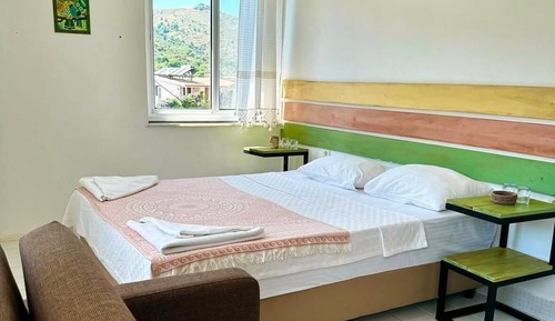 Standard Room, 1 Queen Bed, Garden View, Garden Area