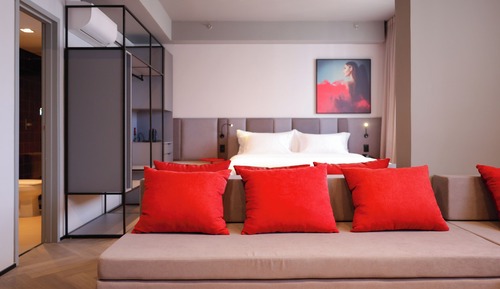 Family Studio Suite, City View