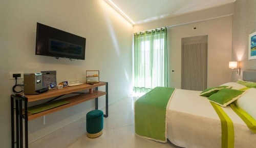 Deluxe Room, Balcony