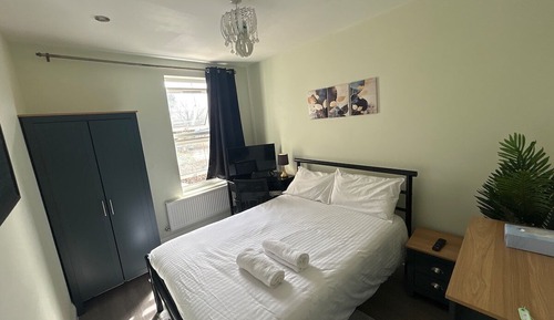 Double Room, Shared Bathroom (2)