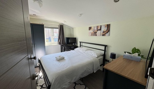 Double Room, Shared Bathroom (1)