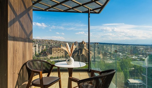 Superior Studio, 1 Queen Bed, Lanai, City View