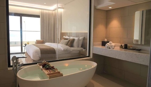 Luxury Chalet, Beach View