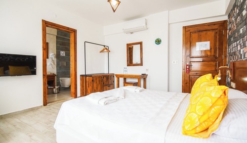 Deluxe Double Room, Garden View