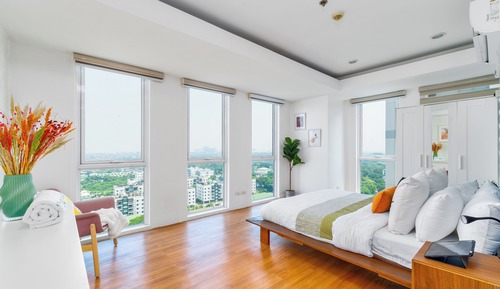 Luxury Condo, Balcony, City View