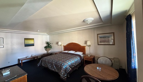 Superior Suite, 1 King Bed, Smoking