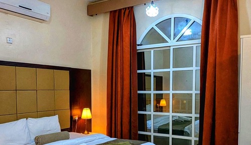 Deluxe Apartment