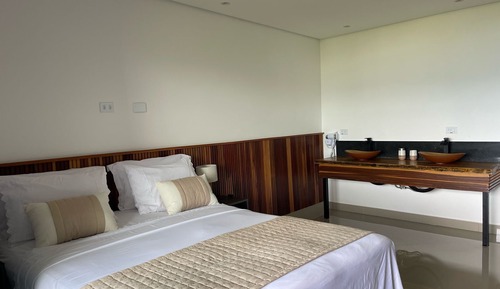 Suite, Sea View