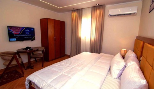 Classic Suite with pyramids view