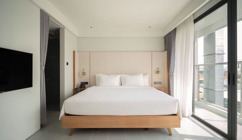 Executive Room, 1 King Bed, Balcony, City View