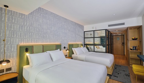 Standard Room, 2 Queen Beds, City View (High Floor)