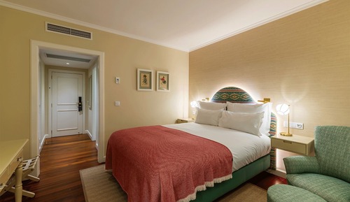 Deluxe Double Room (Partial Sea View)