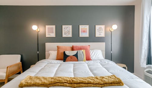 Single Room, 1 King Bed, Non Smoking, Kitchenette