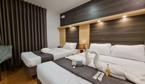 Deluxe Triple Room, City View