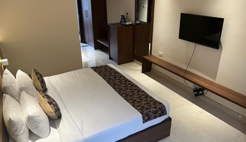 Deluxe Double Room, Garden View