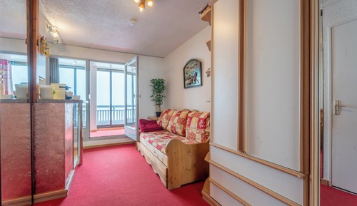 One Bedroom Apartment with Mountain Views