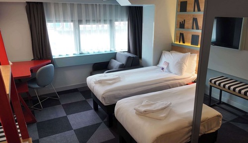 Room, Multiple Beds