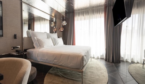 Suite, 1 King Bed, Balcony
