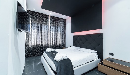 Luxury Studio Suite, Hot Tub, Annex Building (Piazza Mercato 45)