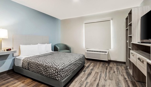 Suite, 1 Queen Bed, Accessible, Non Smoking