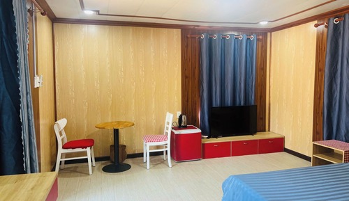Deluxe Studio