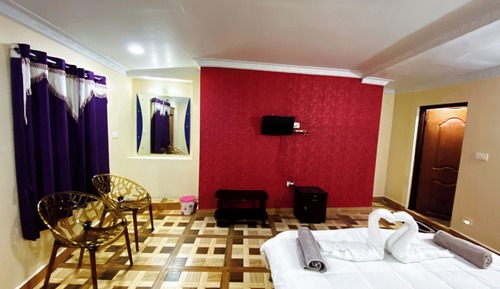 Deluxe Suit Room