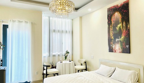 Deluxe Room, 1 Queen Bed, Smoking, City View